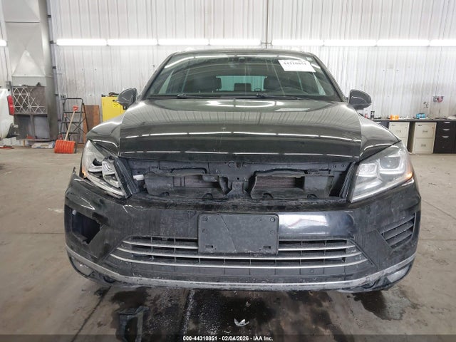 44310851 :رقم المزاد ، WVGRF7BP8HD006167 vin ، 2017 Volkswagen Touareg V6 Wolfsburg Edition مزاد بيع