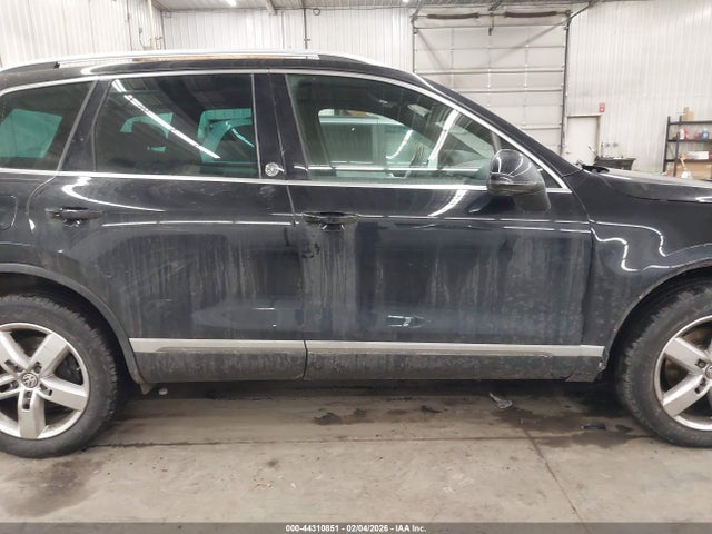44310851 :رقم المزاد ، WVGRF7BP8HD006167 vin ، 2017 Volkswagen Touareg V6 Wolfsburg Edition مزاد بيع