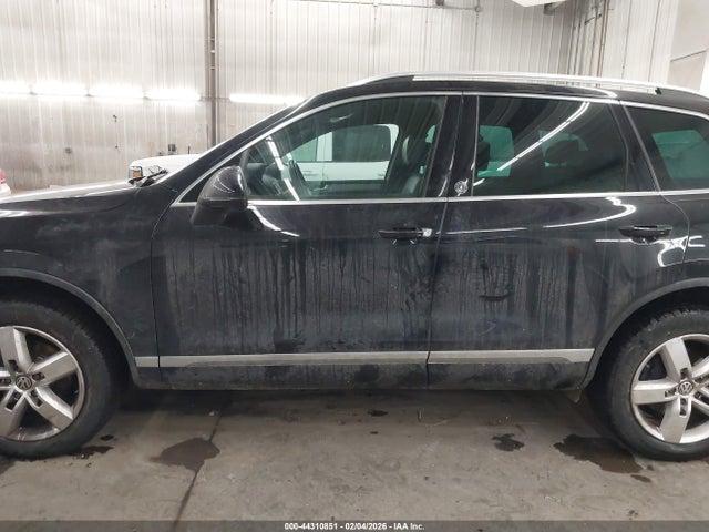 44310851 :رقم المزاد ، WVGRF7BP8HD006167 vin ، 2017 Volkswagen Touareg V6 Wolfsburg Edition مزاد بيع