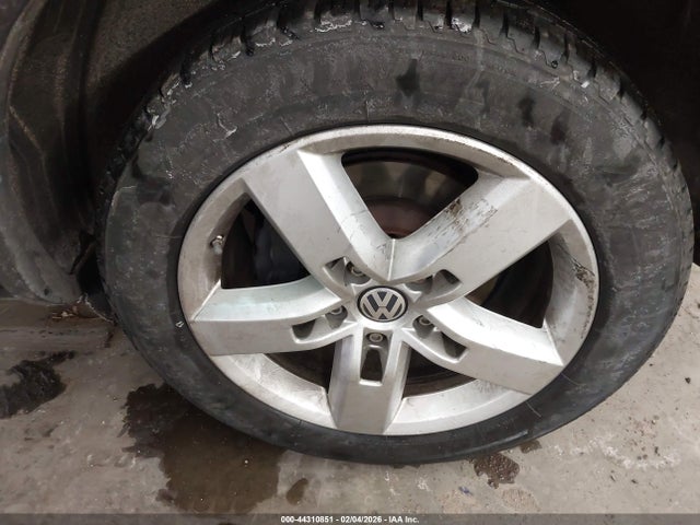 44310851 :رقم المزاد ، WVGRF7BP8HD006167 vin ، 2017 Volkswagen Touareg V6 Wolfsburg Edition مزاد بيع