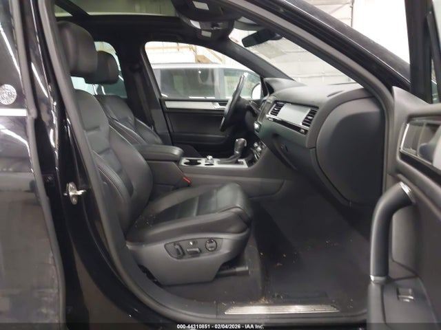 2017 VOLKSWAGEN TOUAREG WVGRF7BP8HD006167 Photo 4
