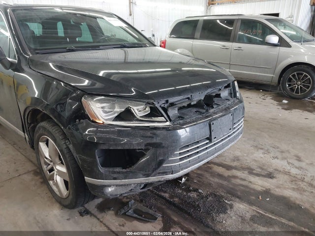 2017 VOLKSWAGEN TOUAREG WVGRF7BP8HD006167 Photo 5
