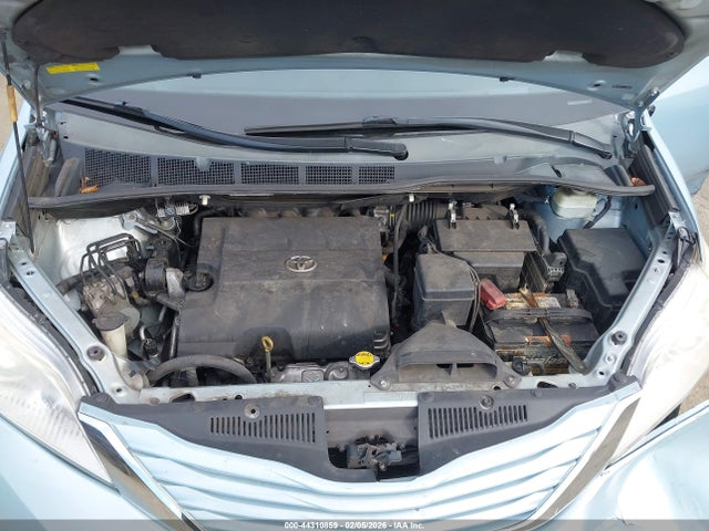 5TDKK3DC1FS645626 Toyota Sienna Le 8 Passenger