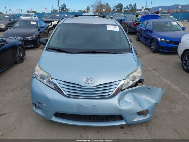 5TDKK3DC1FS645626 Toyota Sienna Le 8 Passenger
