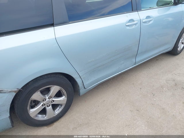 5TDKK3DC1FS645626 Toyota Sienna Le 8 Passenger