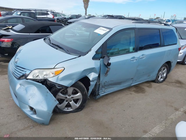 5TDKK3DC1FS645626 Toyota Sienna Le 8 Passenger