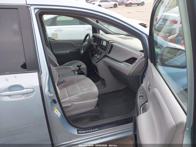 5TDKK3DC1FS645626 Toyota Sienna Le 8 Passenger