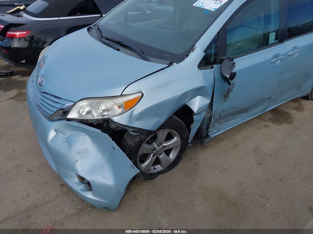 5TDKK3DC1FS645626 Toyota Sienna Le 8 Passenger