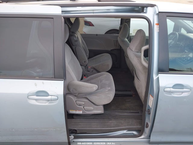5TDKK3DC1FS645626 Toyota Sienna Le 8 Passenger