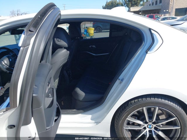 WBA5R1C51KAK08505 BMW 330I