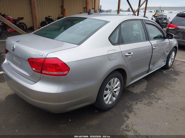 1VWAT7A34EC076532 Volkswagen Passat 1.8t Wolfsburg Edition