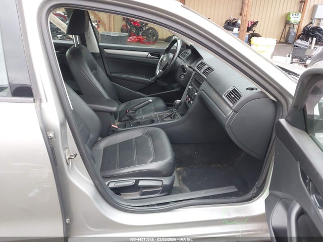 1VWAT7A34EC076532 Volkswagen Passat 1.8t Wolfsburg Edition