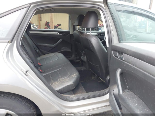 1VWAT7A34EC076532 Volkswagen Passat 1.8t Wolfsburg Edition