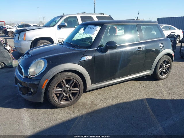 2011 MINI COOPER S WMWSV3C53BTY13088 Photo 1