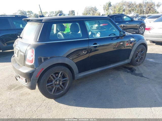 2011 MINI COOPER S WMWSV3C53BTY13088 Photo 3