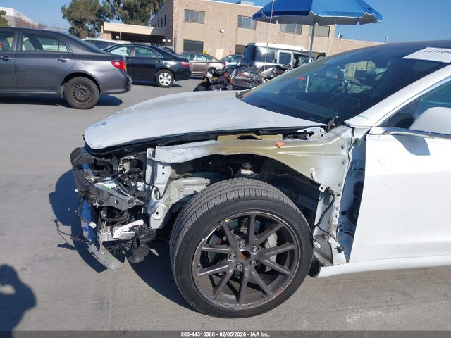 Продажа на аукционе авто 2019 Tesla Model 3 Long Range/mid Range/standard Range/standard Range Plus, vin: 5YJ3E1EA5KF401604, номер лота: 44310988