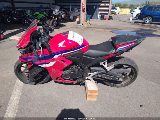 44311027 :رقم المزاد ، MLHPC7055S5102441 vin ، 2025 Honda Cbr500 Ra مزاد بيع