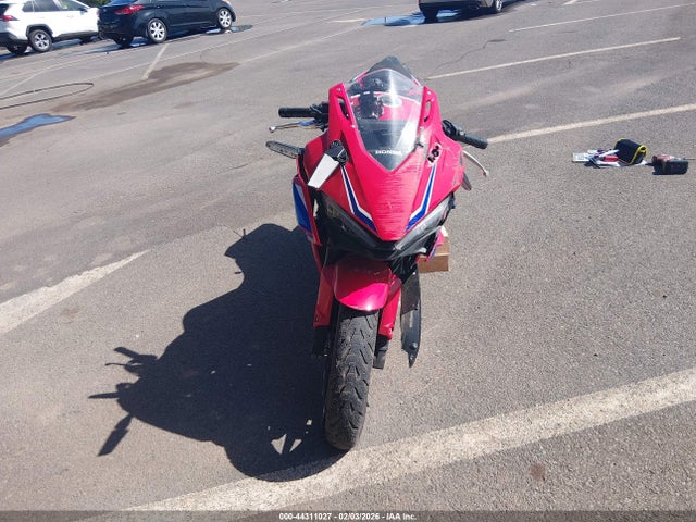 44311027 :رقم المزاد ، MLHPC7055S5102441 vin ، 2025 Honda Cbr500 Ra مزاد بيع