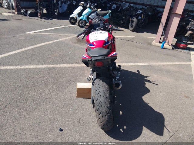 44311027 :رقم المزاد ، MLHPC7055S5102441 vin ، 2025 Honda Cbr500 Ra مزاد بيع