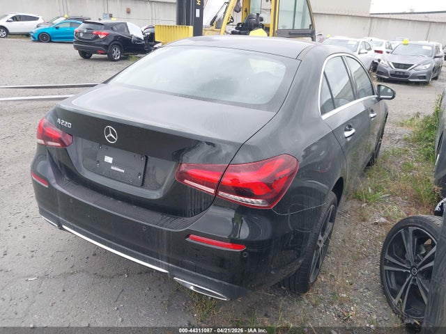 2022 MERCEDES-BENZ A 220 W1K3G4EB2NJ377771 Photo 3