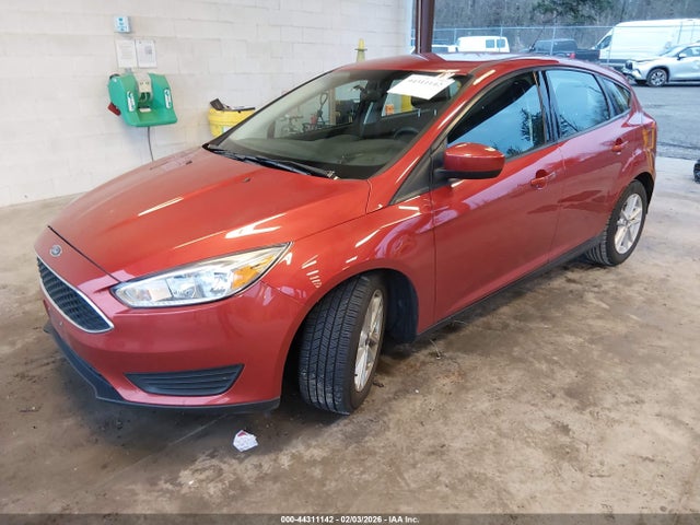 Ford FOCUS SE 2018 1FADP3K25JL313709 Image 2