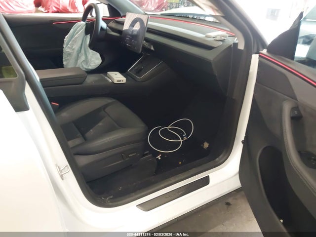 2026 TESLA MODEL Y 7SAYGDEE1TF395616 Photo 4