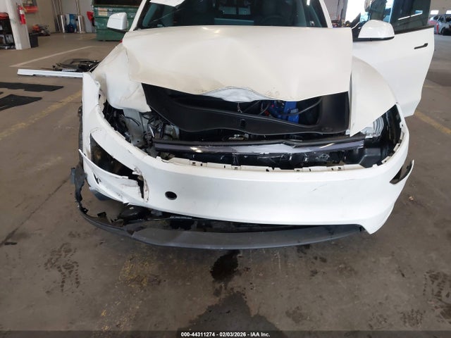 2026 TESLA MODEL Y 7SAYGDEE1TF395616 Photo 5