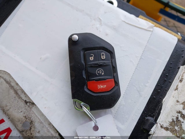 1C4HJXEG0JW247662 Jeep Wrangler Unlimited Sahara 4x4