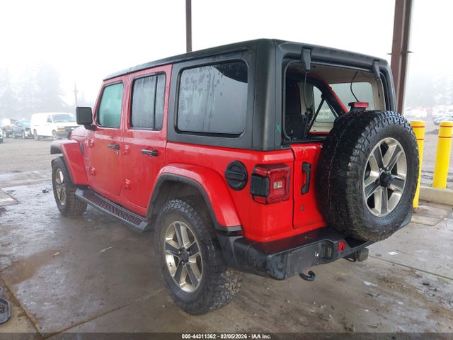 1C4HJXEG0JW247662 Jeep Wrangler Unlimited Sahara 4x4