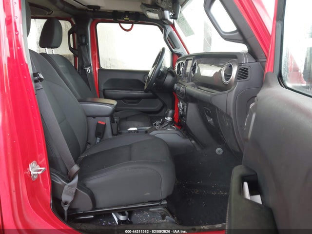 1C4HJXEG0JW247662 Jeep Wrangler Unlimited Sahara 4x4