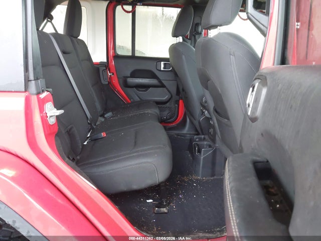 1C4HJXEG0JW247662 Jeep Wrangler Unlimited Sahara 4x4