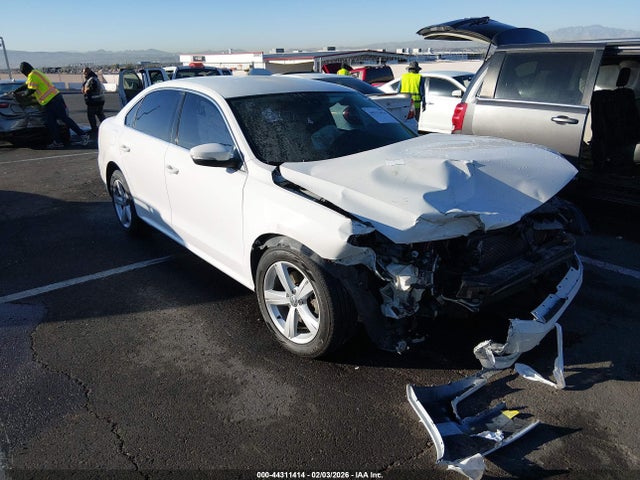 2015 VOLKSWAGEN PASSAT 1VWBT7A39FC016817