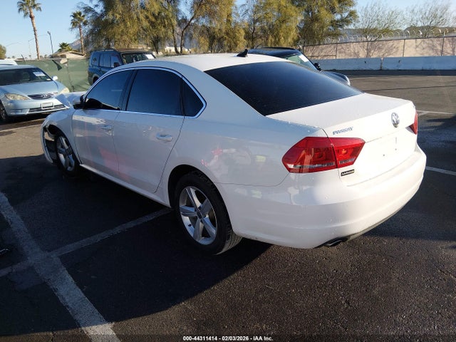 2015 VOLKSWAGEN PASSAT 1VWBT7A39FC016817 Photo 2