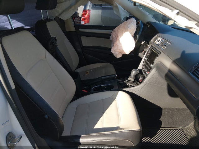 2015 VOLKSWAGEN PASSAT 1VWBT7A39FC016817 Photo 4