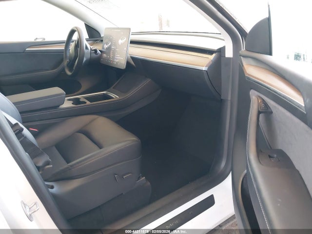 2024 TESLA MODEL Y 7SAYGDEE7RF160579 Photo 4