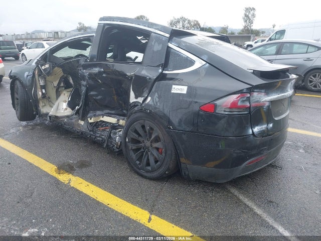 2017 TESLA MODEL X 5YJXCBE43HF052782 Photo 2