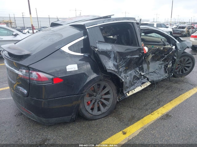 2017 TESLA MODEL X 5YJXCBE43HF052782 Photo 3
