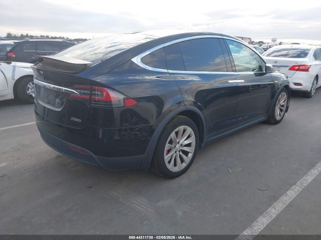 44311738 :رقم المزاد ، 5YJXCBE46GFS00518 vin ، 2016 Tesla Model X مزاد بيع