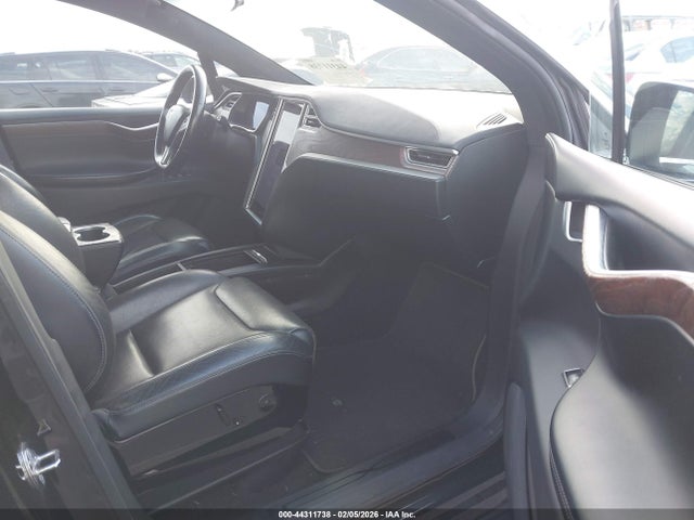 44311738 :رقم المزاد ، 5YJXCBE46GFS00518 vin ، 2016 Tesla Model X مزاد بيع