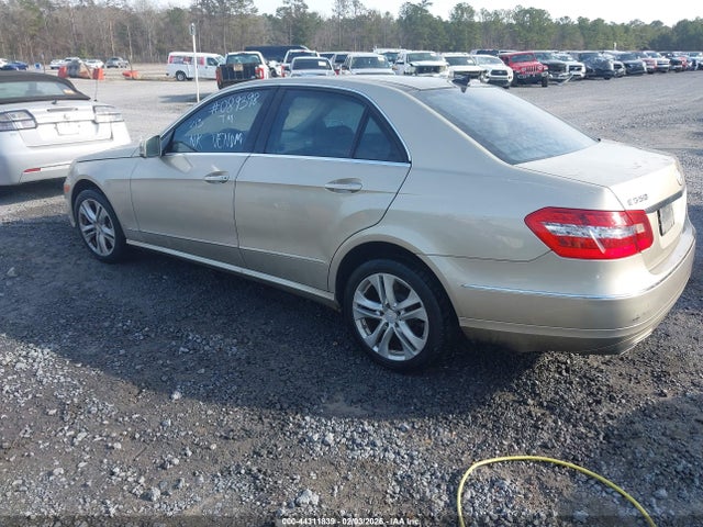 2010 MERCEDES-BENZ E 550 WDDHF9AB4AA089398 Photo 2