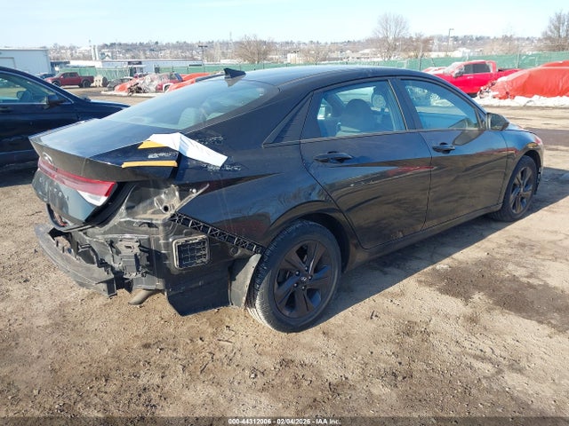 5NPLS4AG5NH071537 Hyundai ELANTRA SEL