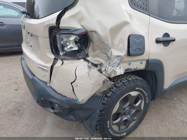 Jeep Renegade Latitude 2015 ZACCJBBH1FPB89091 Image 6