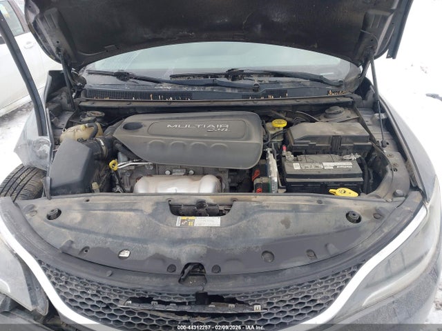 2015 Chrysler 200 Limited მანქანა იყიდება აუქციონზე, vin: 1C3CCCAB0FN598418, აუქციონის ნომერი: 44312257