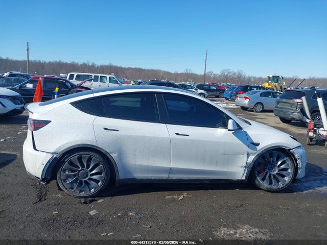 7SAYGDEF9NF307584 Tesla Model Y Performance Dual Motor All-wheel Drive