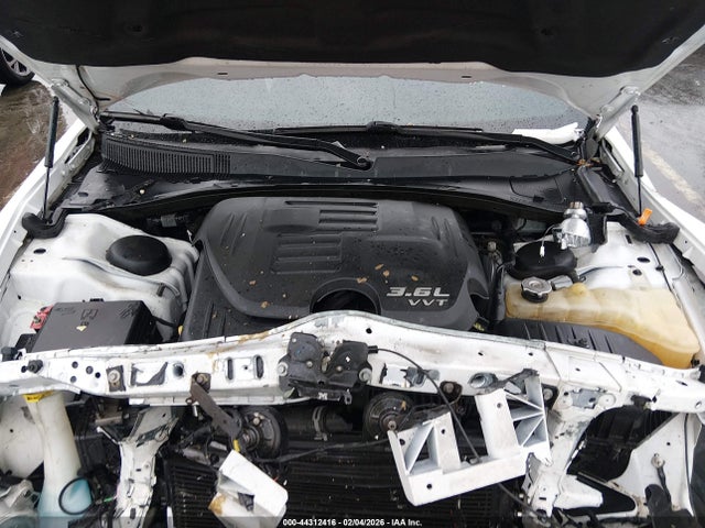 2018 CHRYSLER 300 2C3CCABG8JH243786 Photo 9