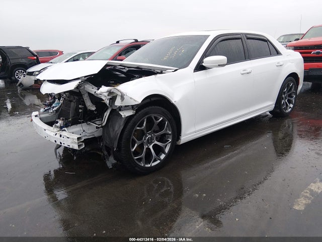 2018 CHRYSLER 300 2C3CCABG8JH243786 Photo 1