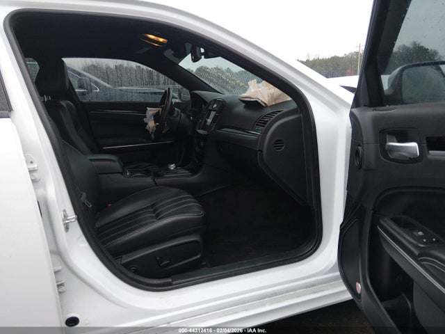 2018 CHRYSLER 300 2C3CCABG8JH243786 Photo 4