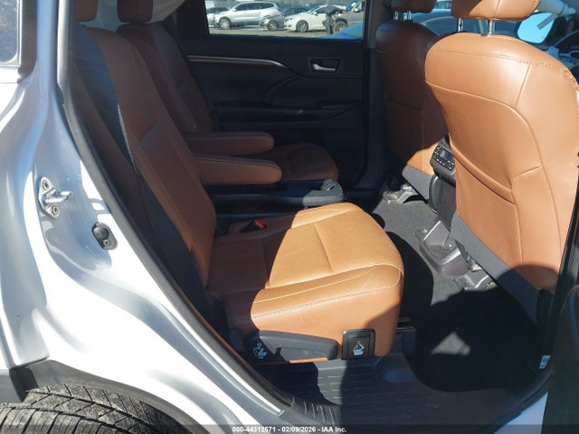 5TDDZRFH8KS736726 Toyota Highlander Limited Platinum