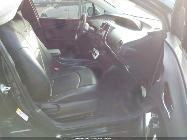Toyota Prius Two Eco 2017 JTDKARFU8H3533471 Image 5