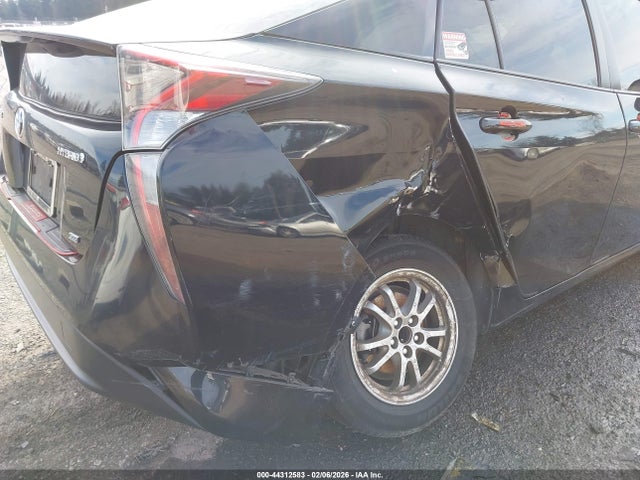 Toyota Prius Two Eco 2017 JTDKARFU8H3533471 Image 6